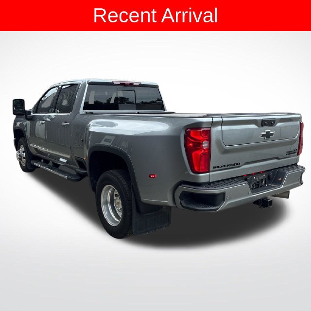 Used 2025 Chevrolet Silverado 3500 High Country w/ High Country Premium Package AWD/4WD image 2
