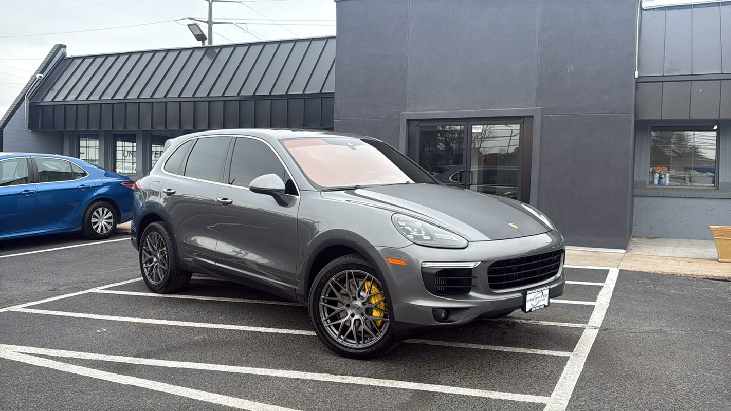 Used 2015 Porsche Cayenne S image 1