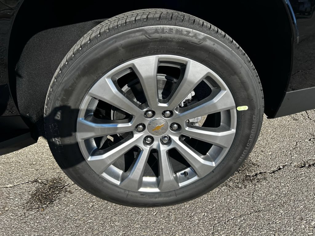 New 2026 Chevrolet Suburban Premier w/ Sun And Tow Package AWD/4WD image 29