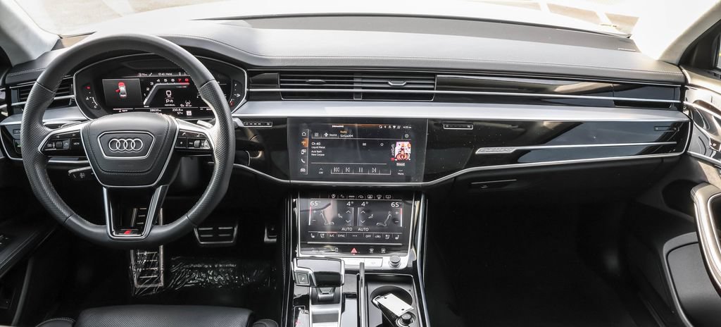 Used 2023 Audi S8 w/ S8 Comfort Plus Package AWD/4WD image 34