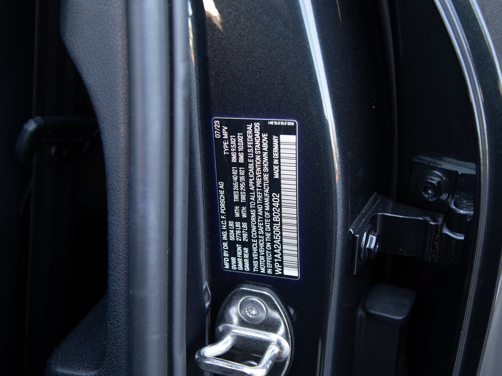 Certified 2024 Porsche Macan AWD/4WD image 29