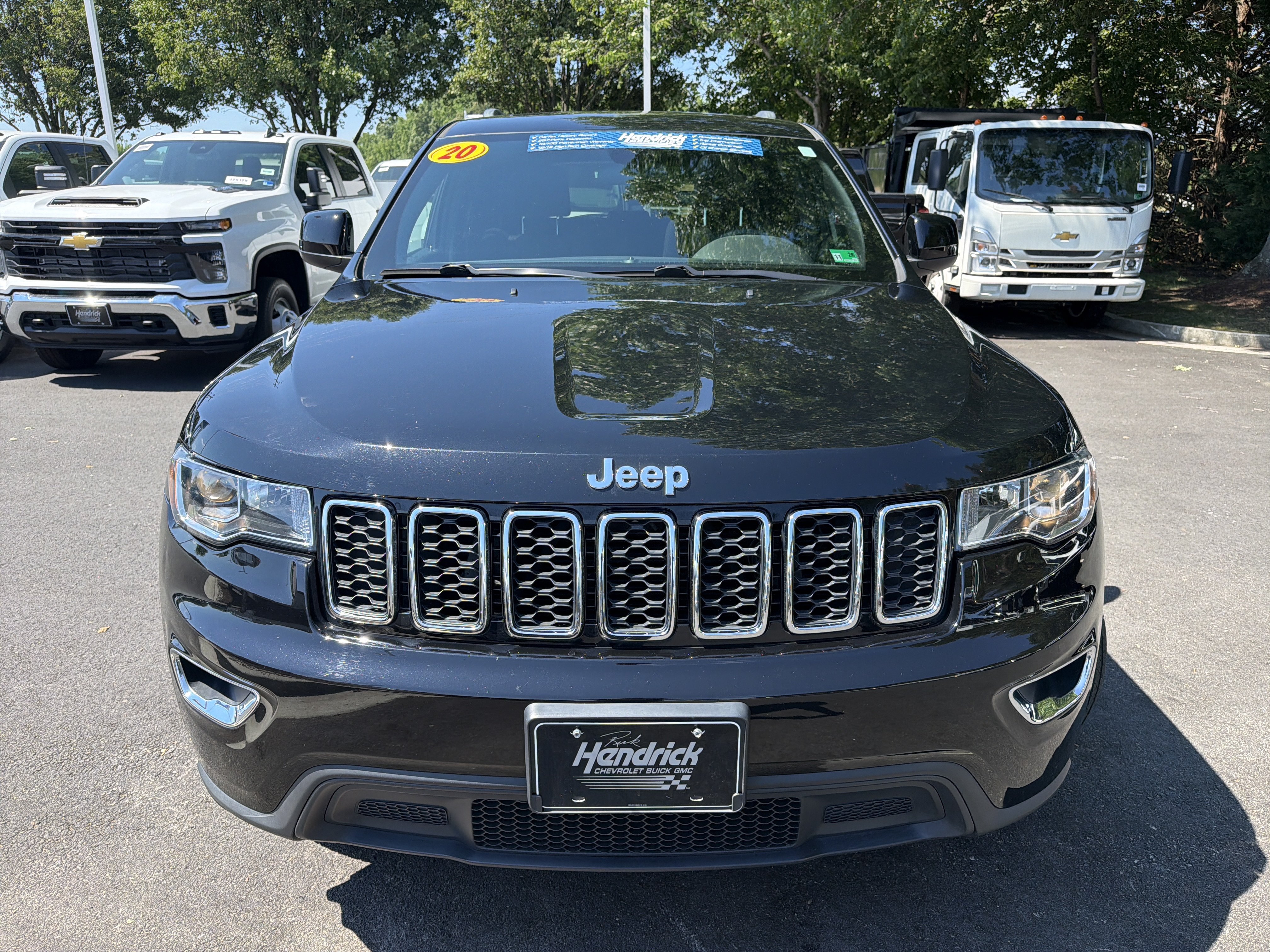 Used 2020 Jeep Grand Cherokee Laredo AWD/4WD image 3