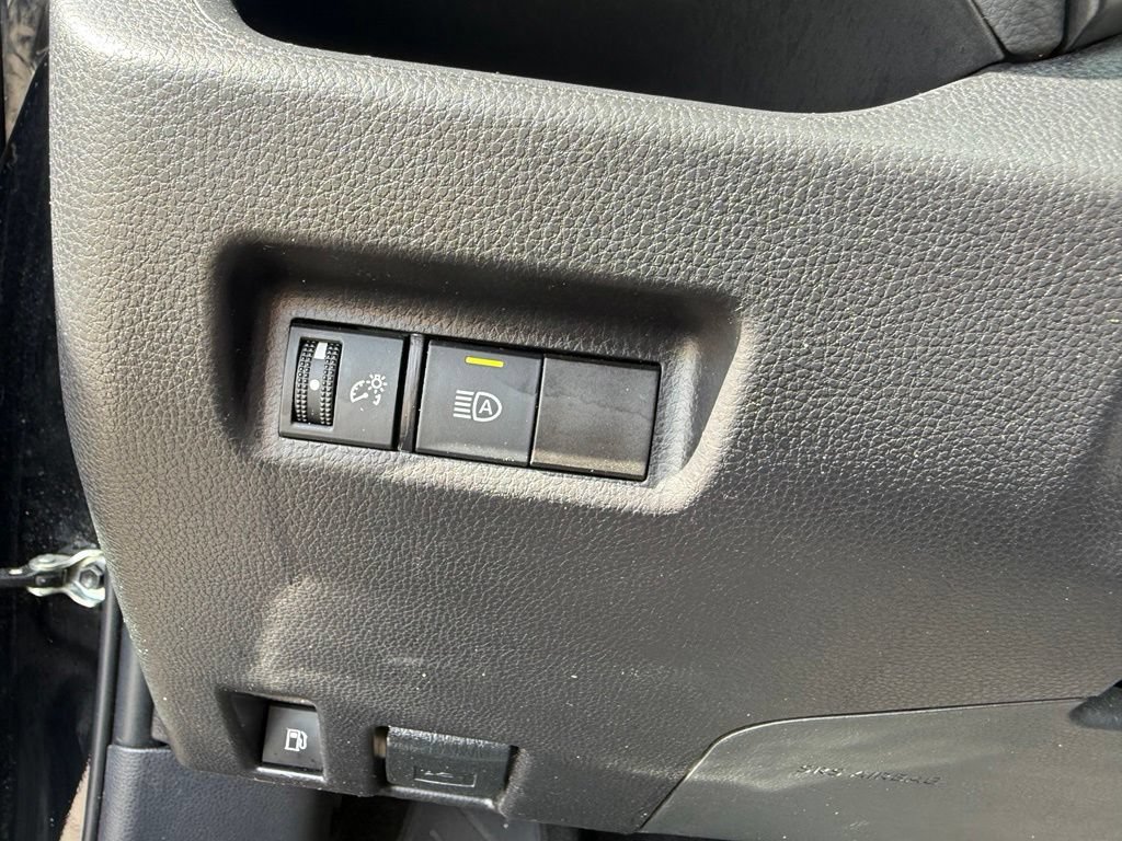 Used 2025 Toyota RAV4 XLE AWD/4WD image 20