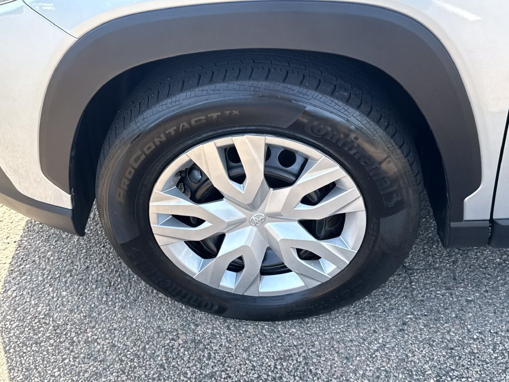 Used 2025 Toyota Corolla Cross L AWD/4WD image 40