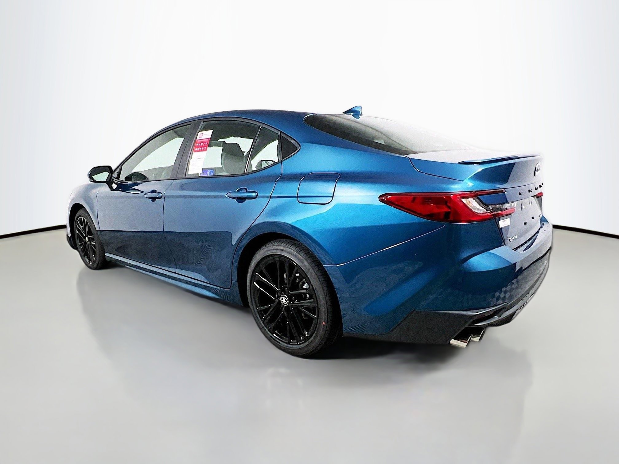 Used 2025 Toyota Camry SE w/ Convenience Package image 8