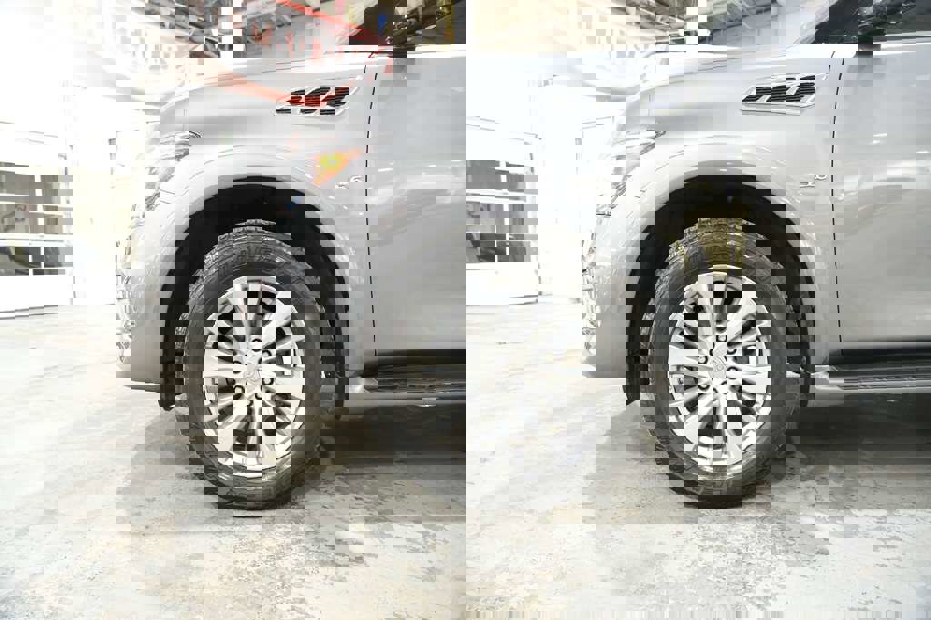 Used 2017 INFINITI QX80 image 5