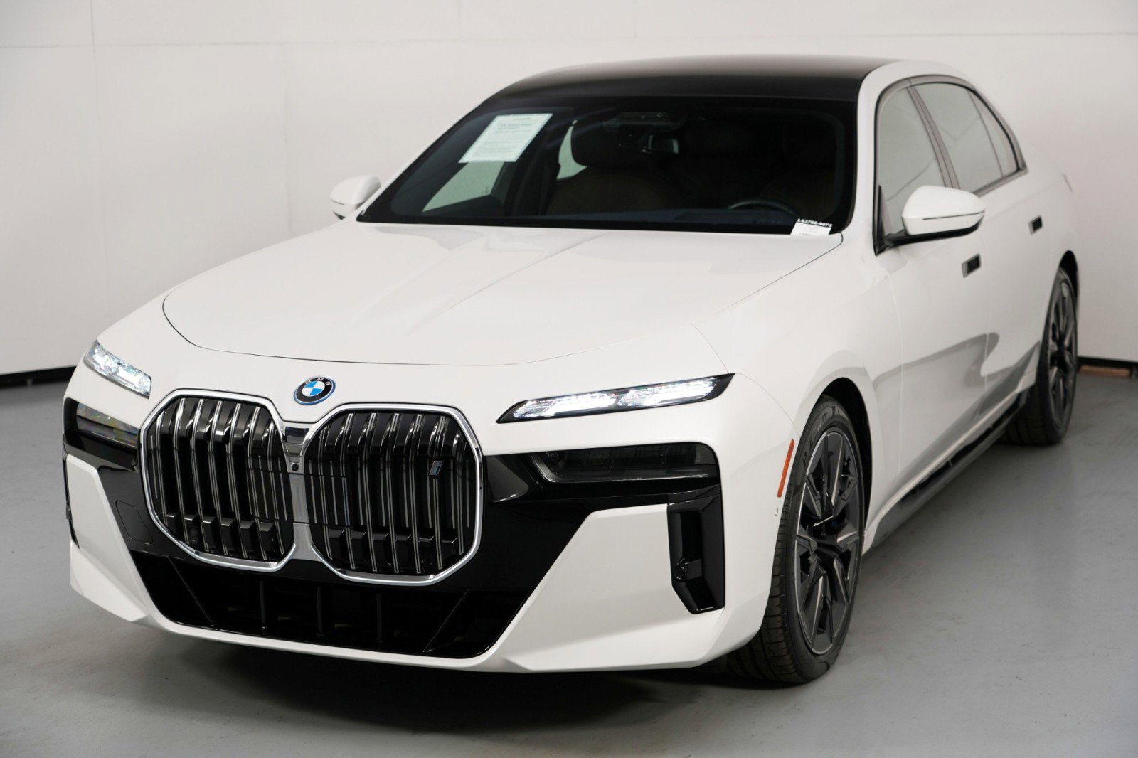 Used 2023 BMW i7 xDrive60 w/ Executive Package 2 image 59