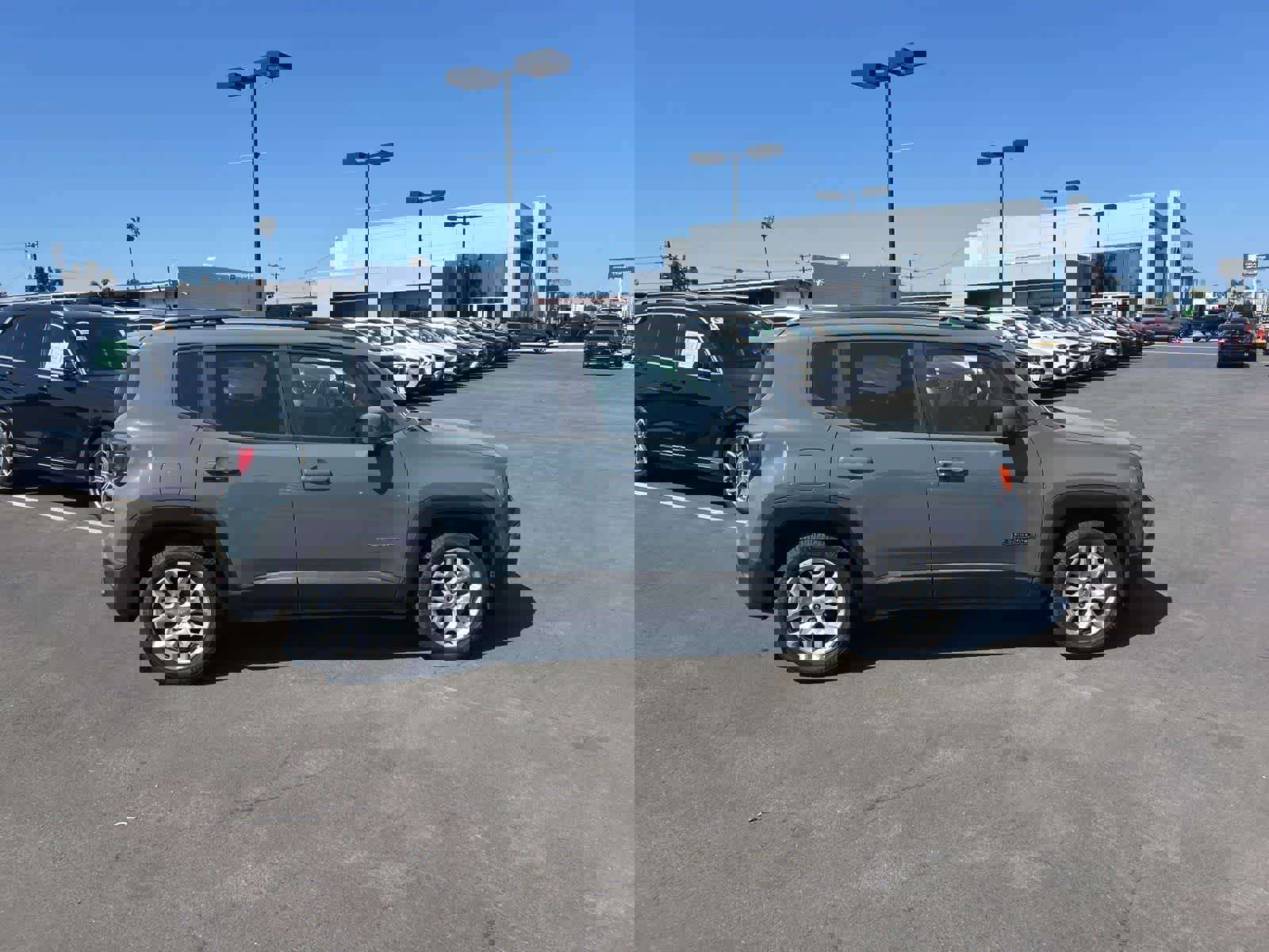Used 2018 Jeep Renegade Latitude image 8