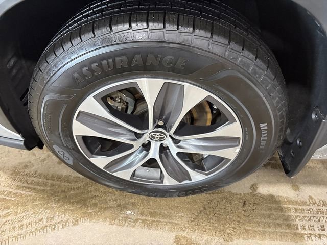 Used 2022 Toyota Highlander XLE image 16