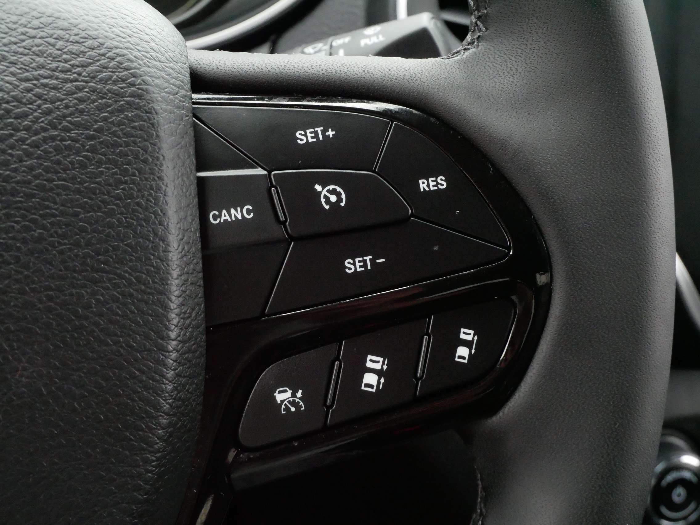 Used 2023 Jeep Cherokee Altitude Lux AWD/4WD image 25