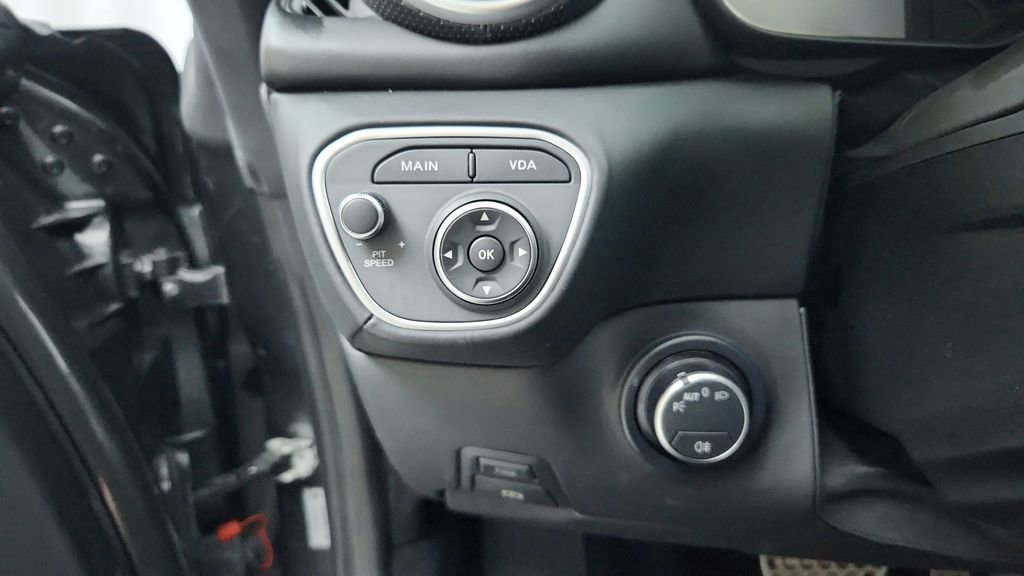 Used 2018 Ferrari California T image 27