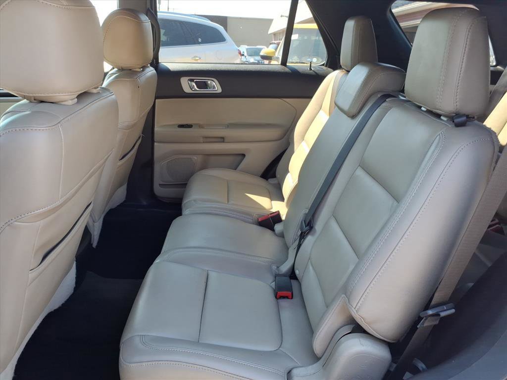 Used 2014 Ford Explorer XLT w/ Equipment Group 202A image 4