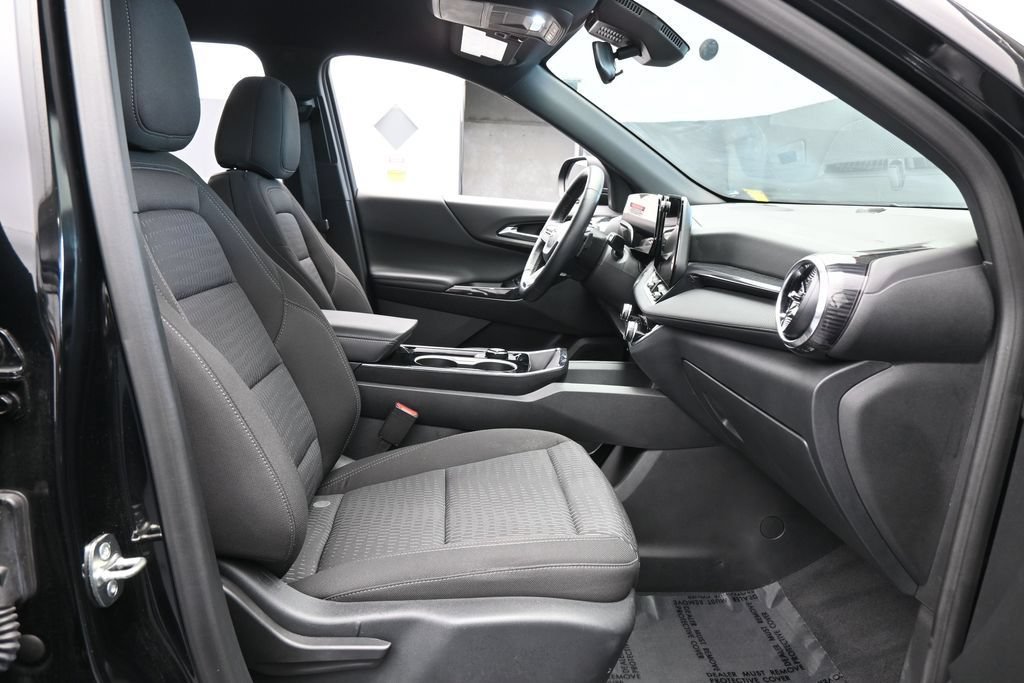 Used 2026 Chevrolet Equinox LT FWD image 43
