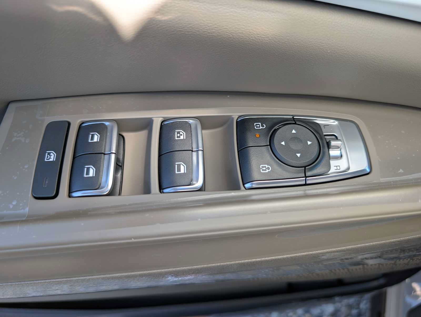 New 2027 Kia Carnival FWD image 33