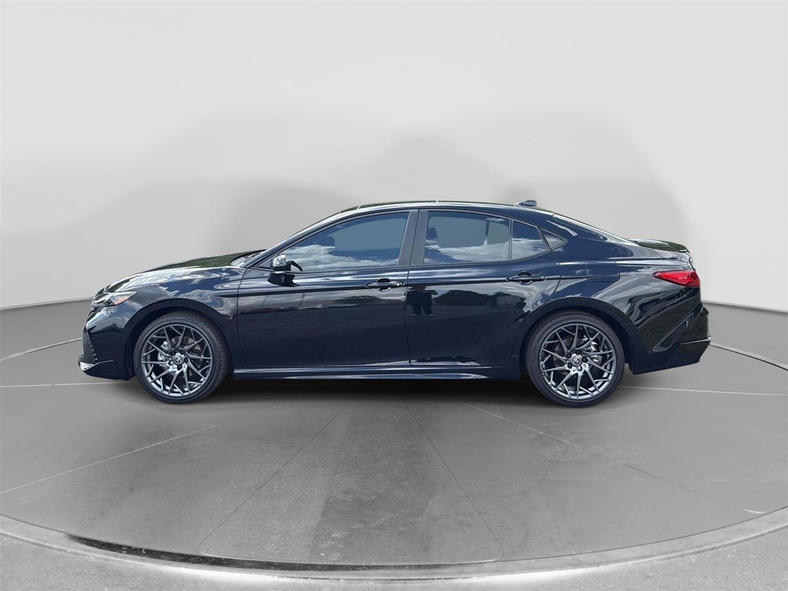 Used 2025 Toyota Camry XSE FWD image 2