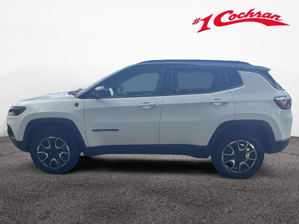 Used 2024 Jeep Compass Trailhawk AWD/4WD image 10