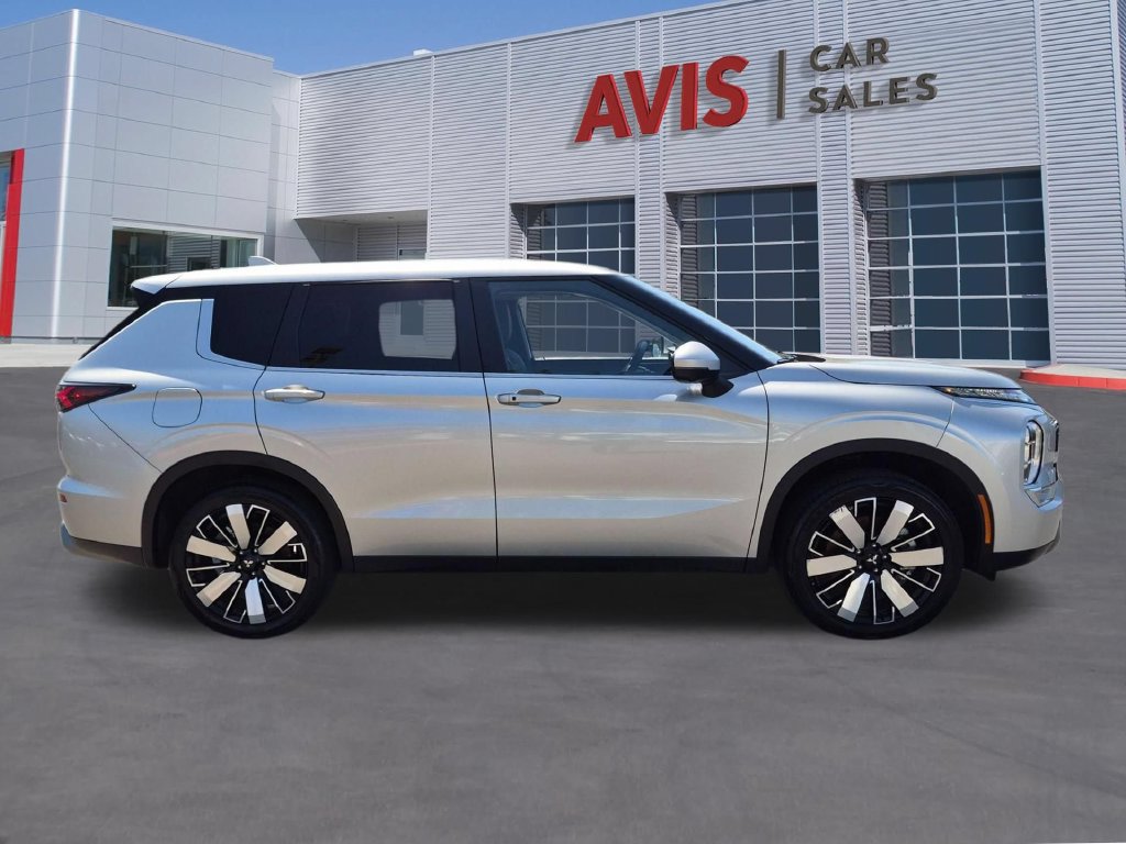 Used 2025 Mitsubishi Outlander SE AWD/4WD image 5