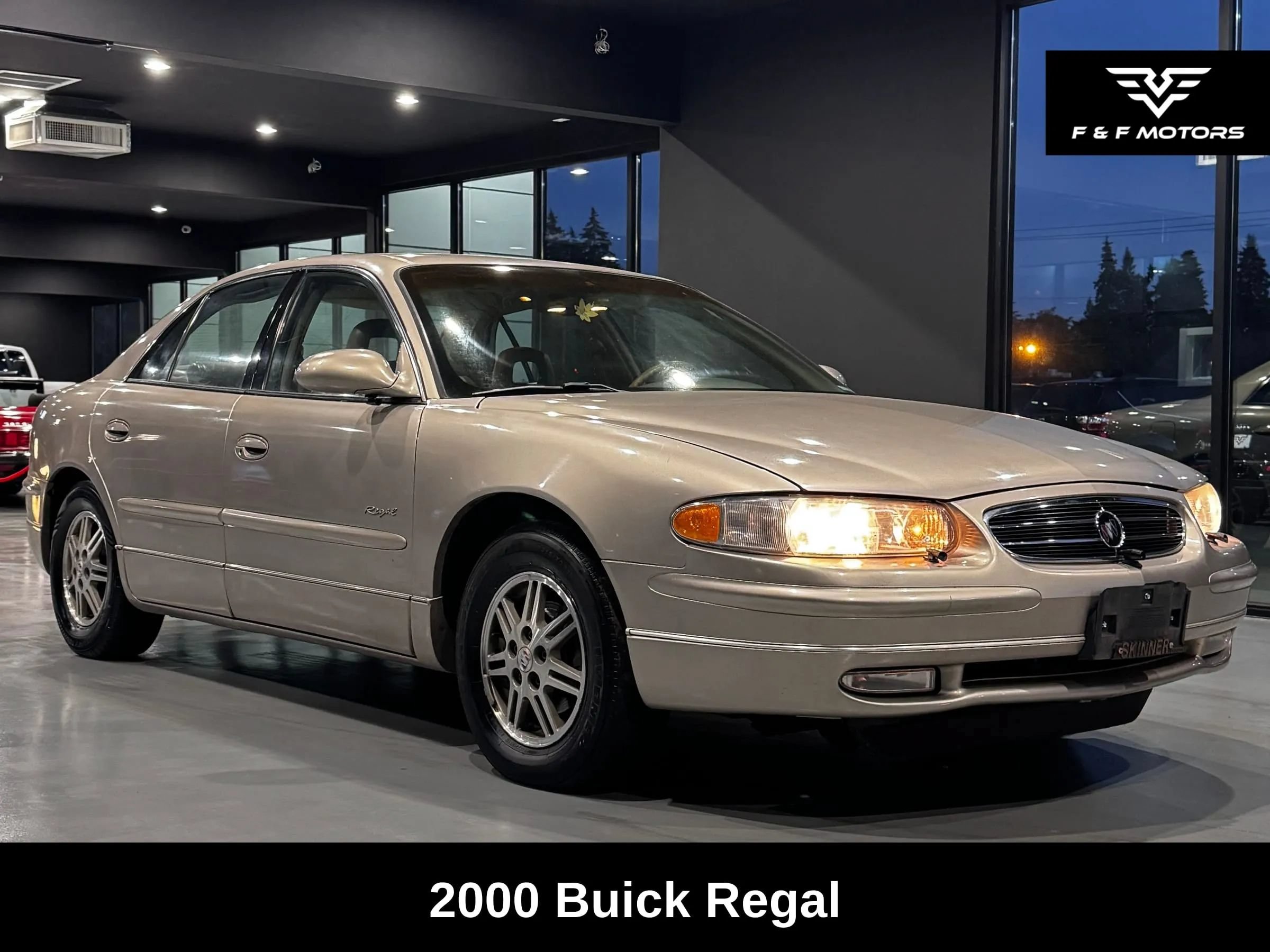 Used 2000 Buick Regal LS w/ Luxury Pkg FWD image 1