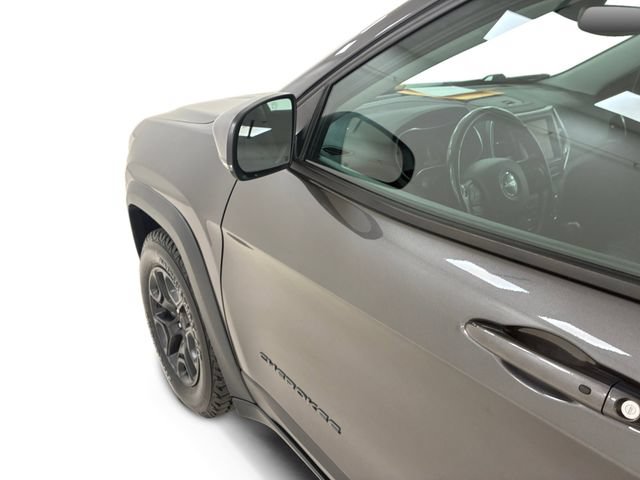 Used 2021 Jeep Cherokee Trailhawk w/ Comfort/Convenience Group AWD/4WD image 10