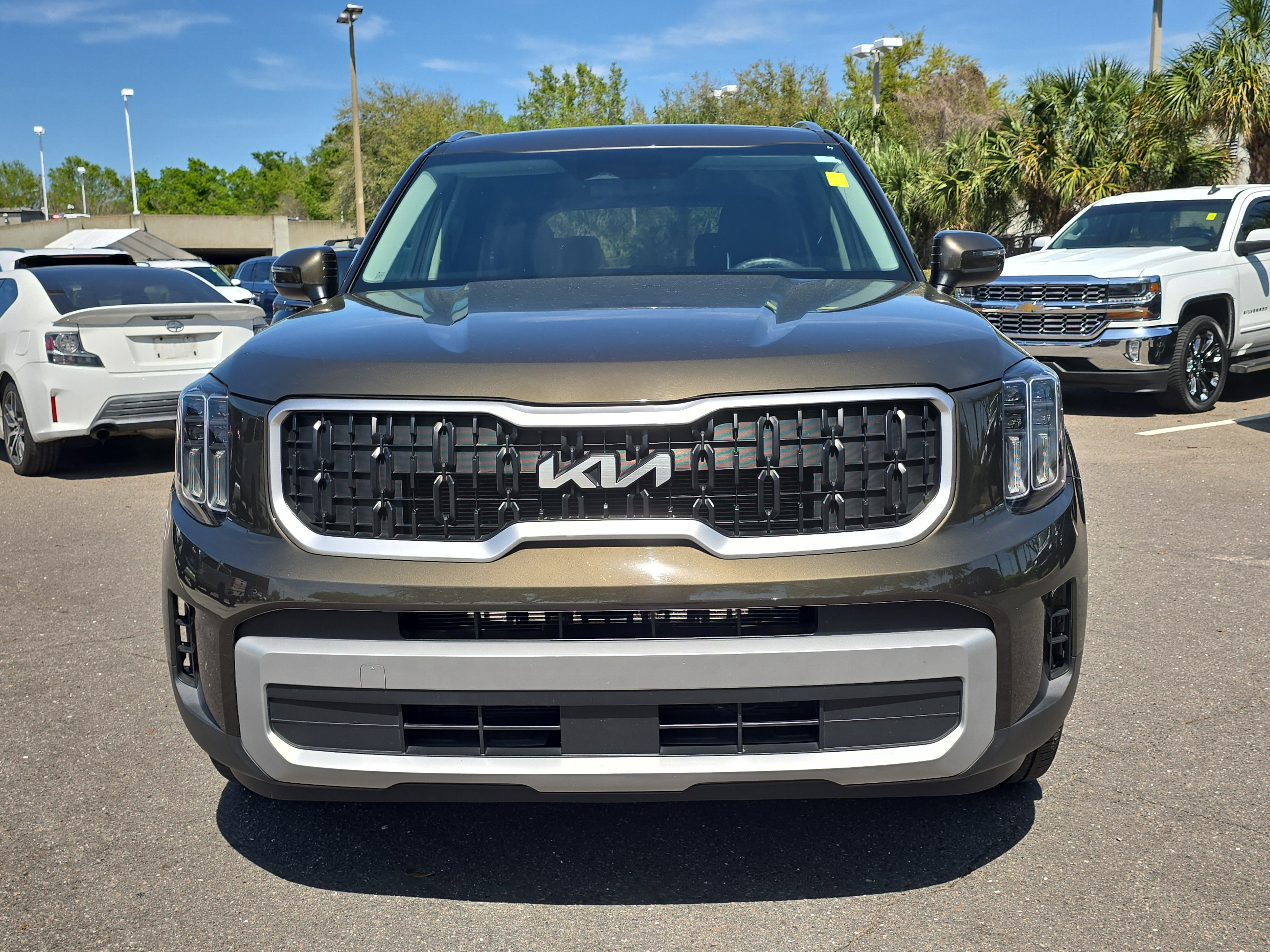 Certified 2023 Kia Telluride EX w/ EX Captain's Chair Package image 3