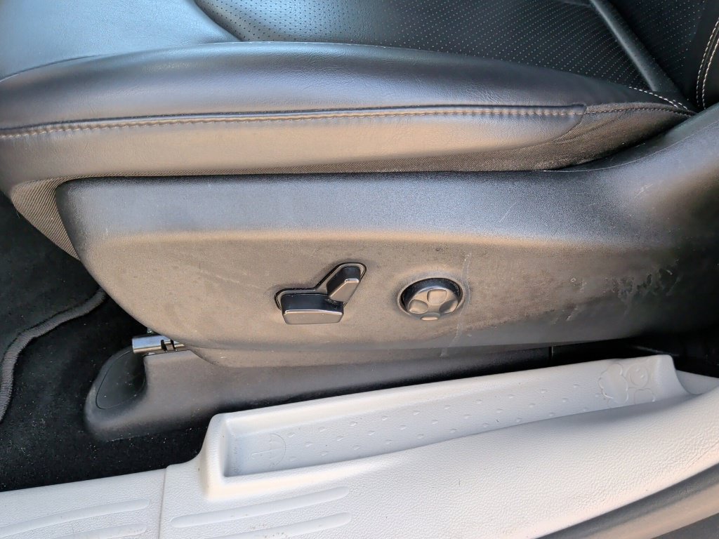 Used 2023 Chrysler Pacifica Touring-L FWD image 13