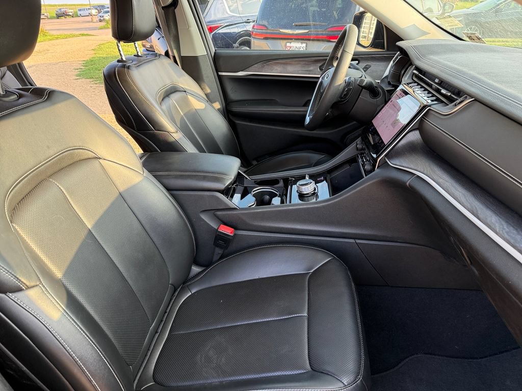 Used 2023 Jeep Grand Cherokee Limited w/ Luxury Tech Group II AWD/4WD image 43
