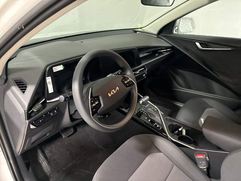 New 2025 Kia Niro LX image 18