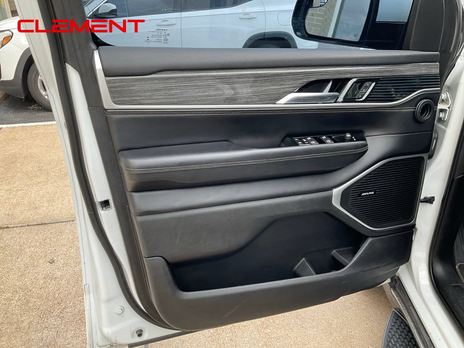 Used 2022 Jeep Wagoneer Series III AWD/4WD image 18