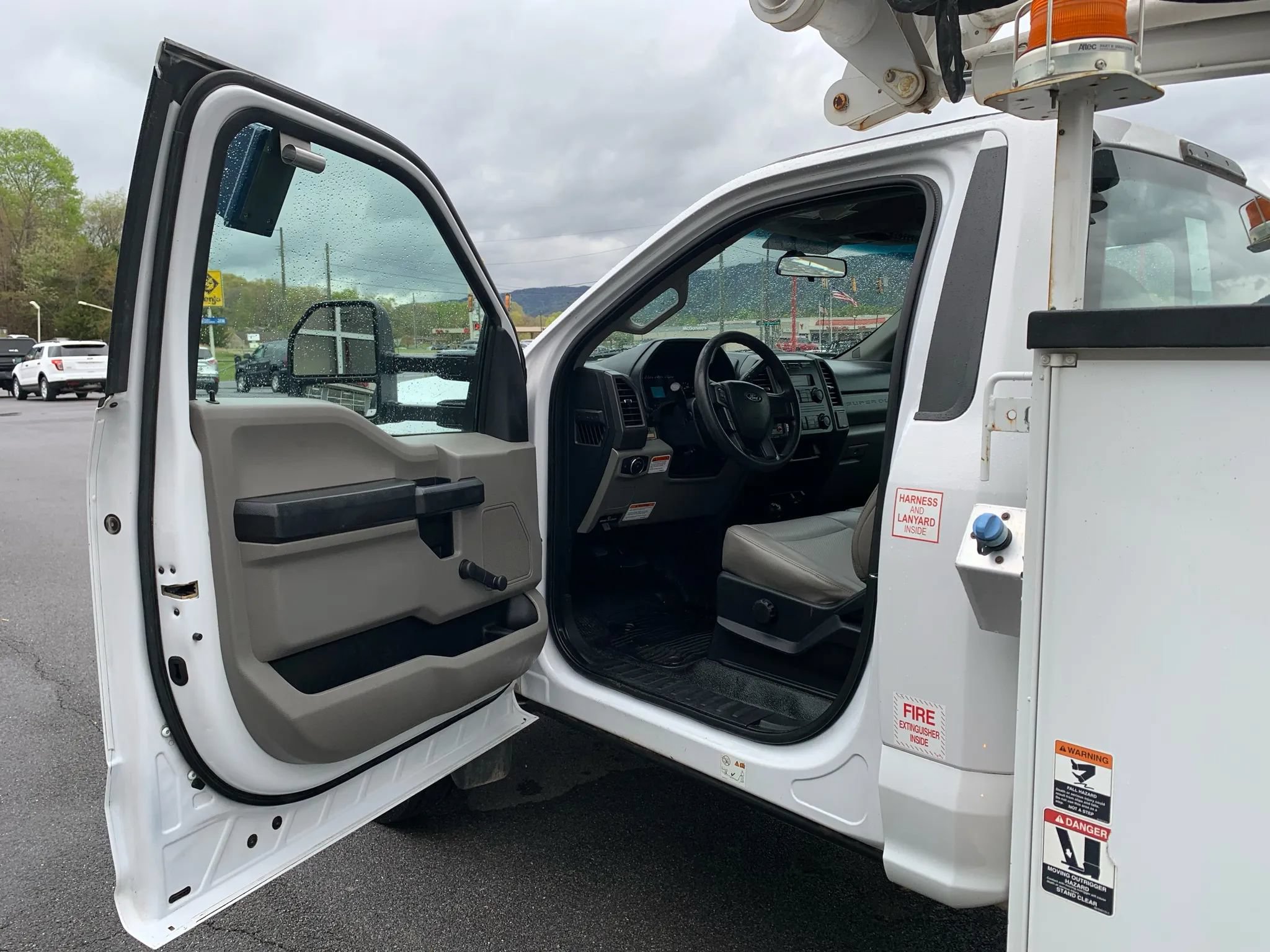 Used 2017 Ford F550 4x4 Regular Cab Super Duty image 7