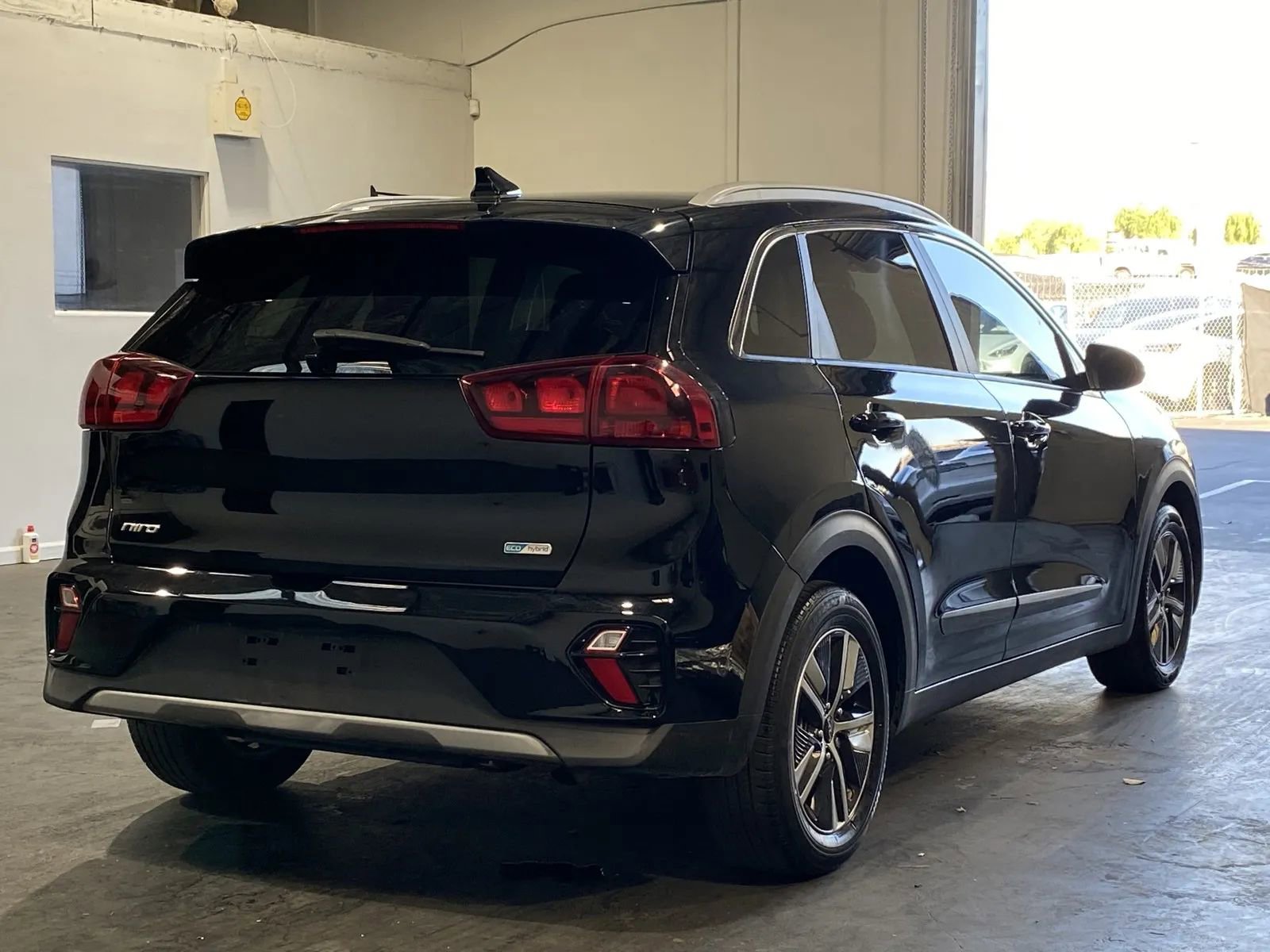 Used 2022 Kia Niro LXS image 4