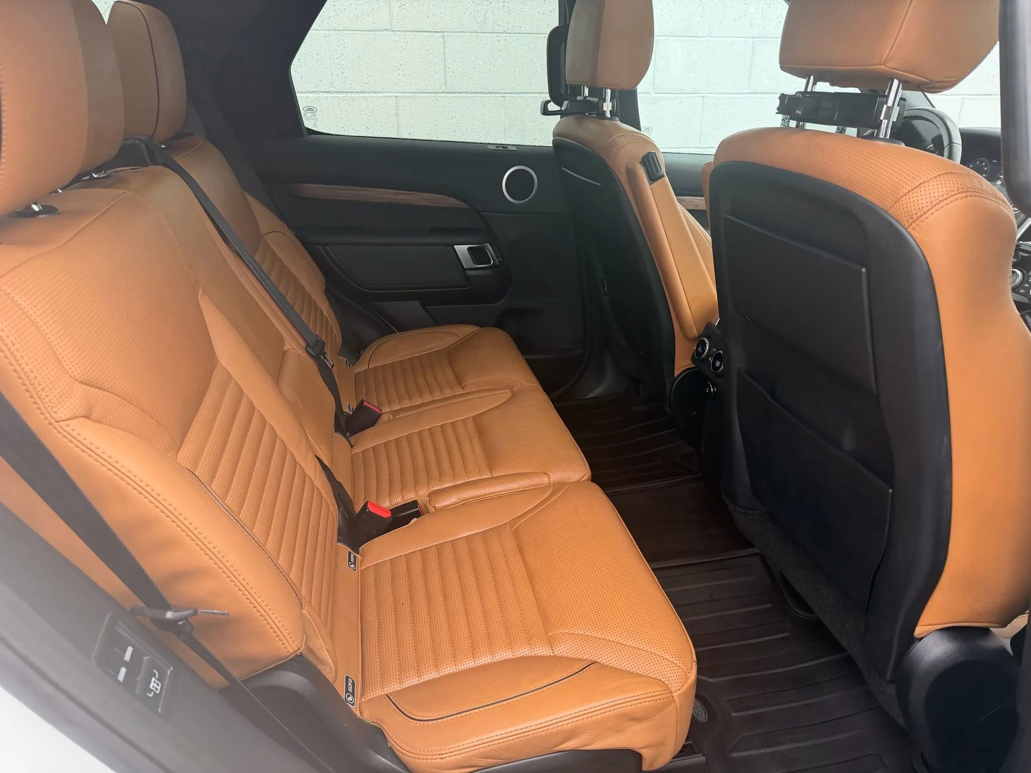 Used 2018 Land Rover Discovery HSE image 20