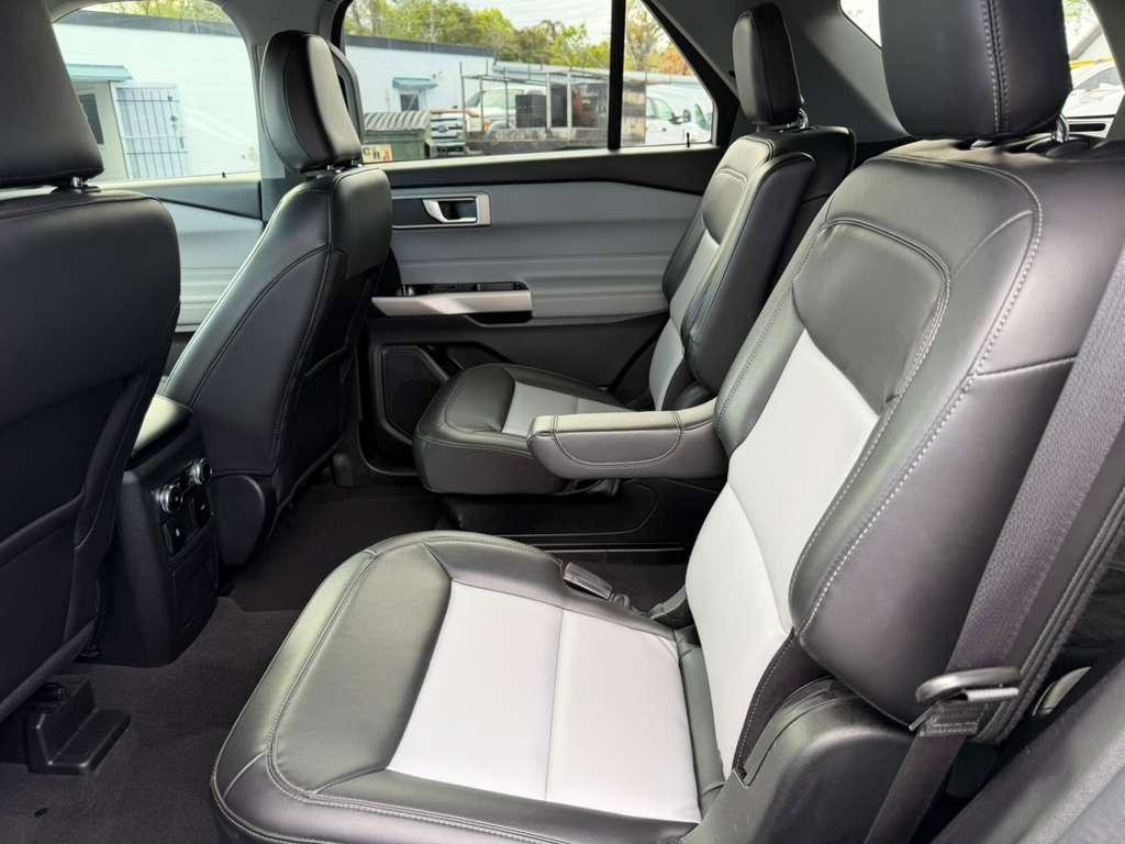 Used 2022 Ford Explorer XLT w/ Equipment Group 202A image 11