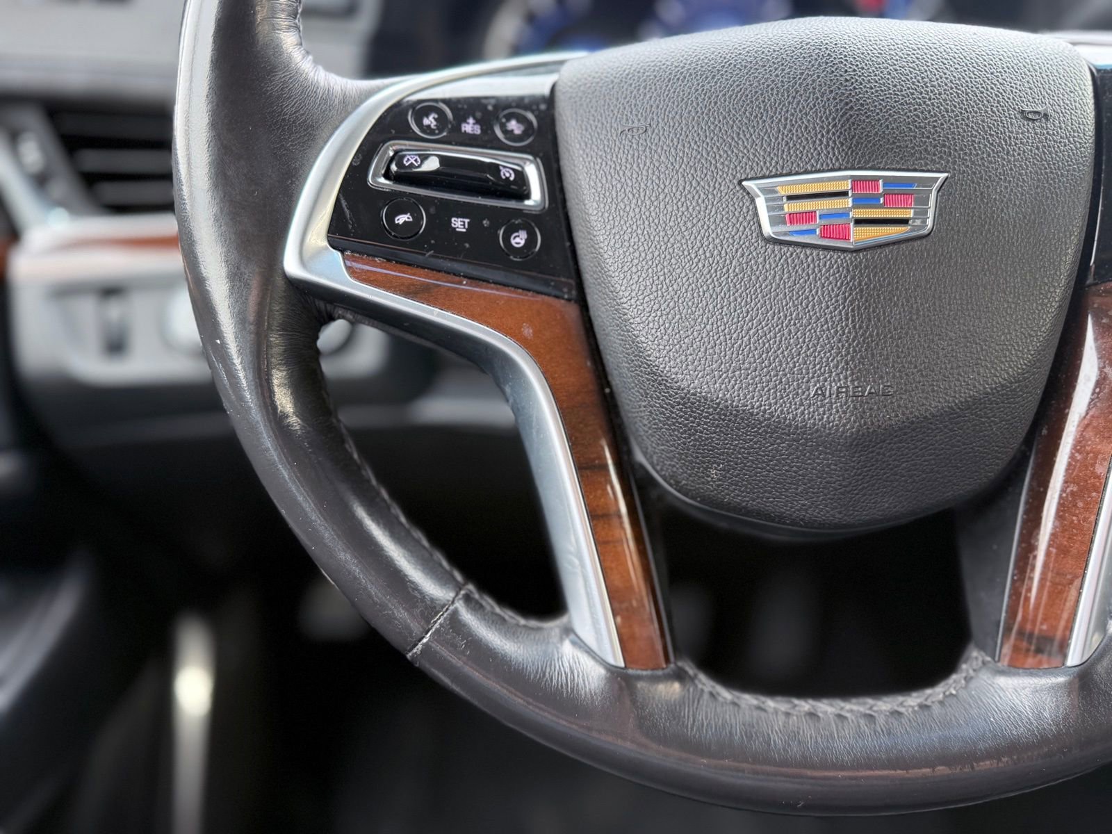 Used 2018 Cadillac Escalade Luxury image 25