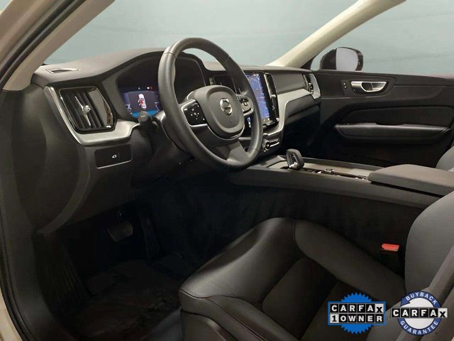 Used 2025 Volvo XC60 B5 Plus image 17
