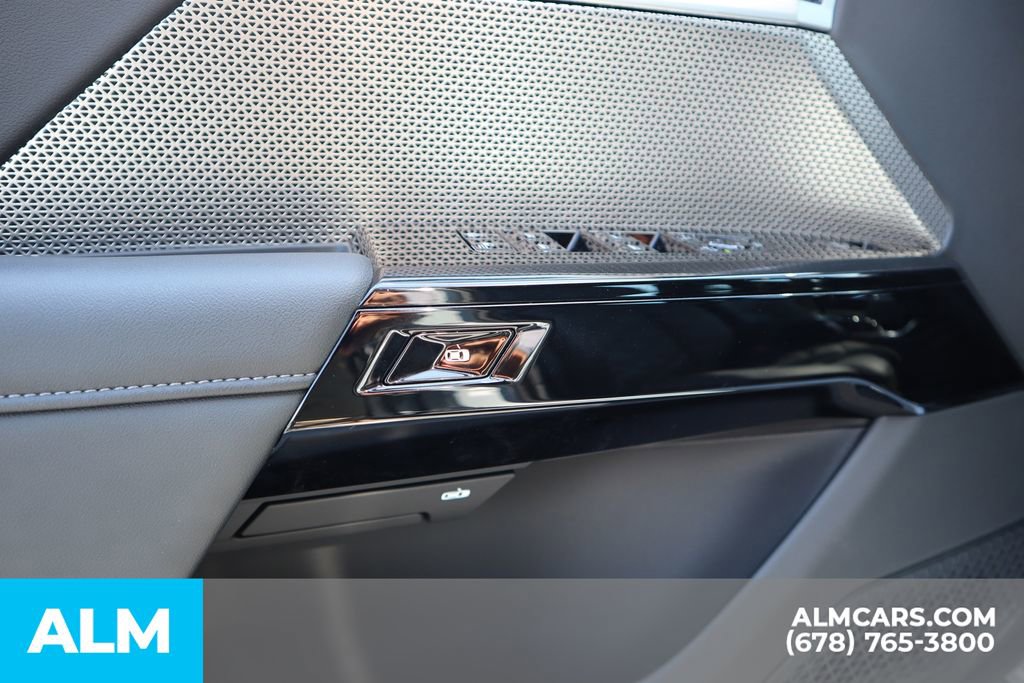 Used 2025 BMW 740i w/ Premium Package image 16