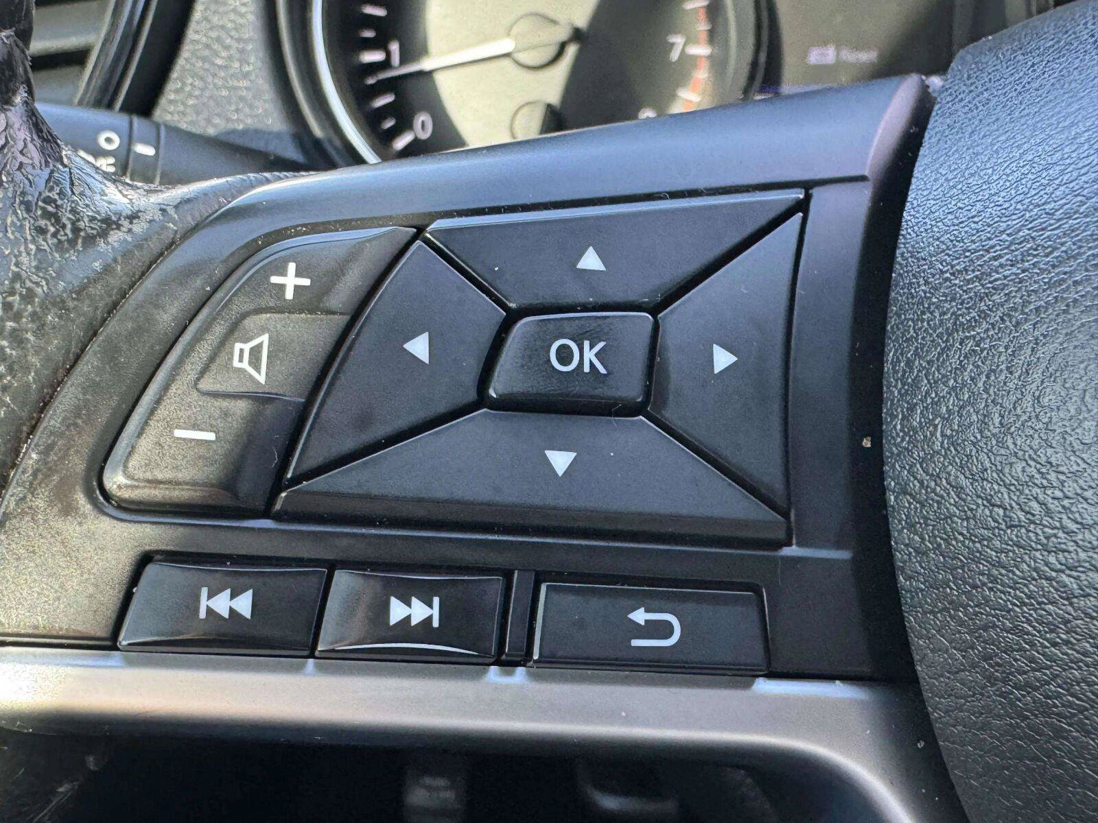 Used 2019 Nissan Rogue SV FWD image 22