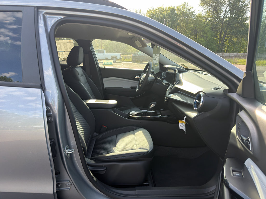 New 2025 Chevrolet Trax LT FWD image 13