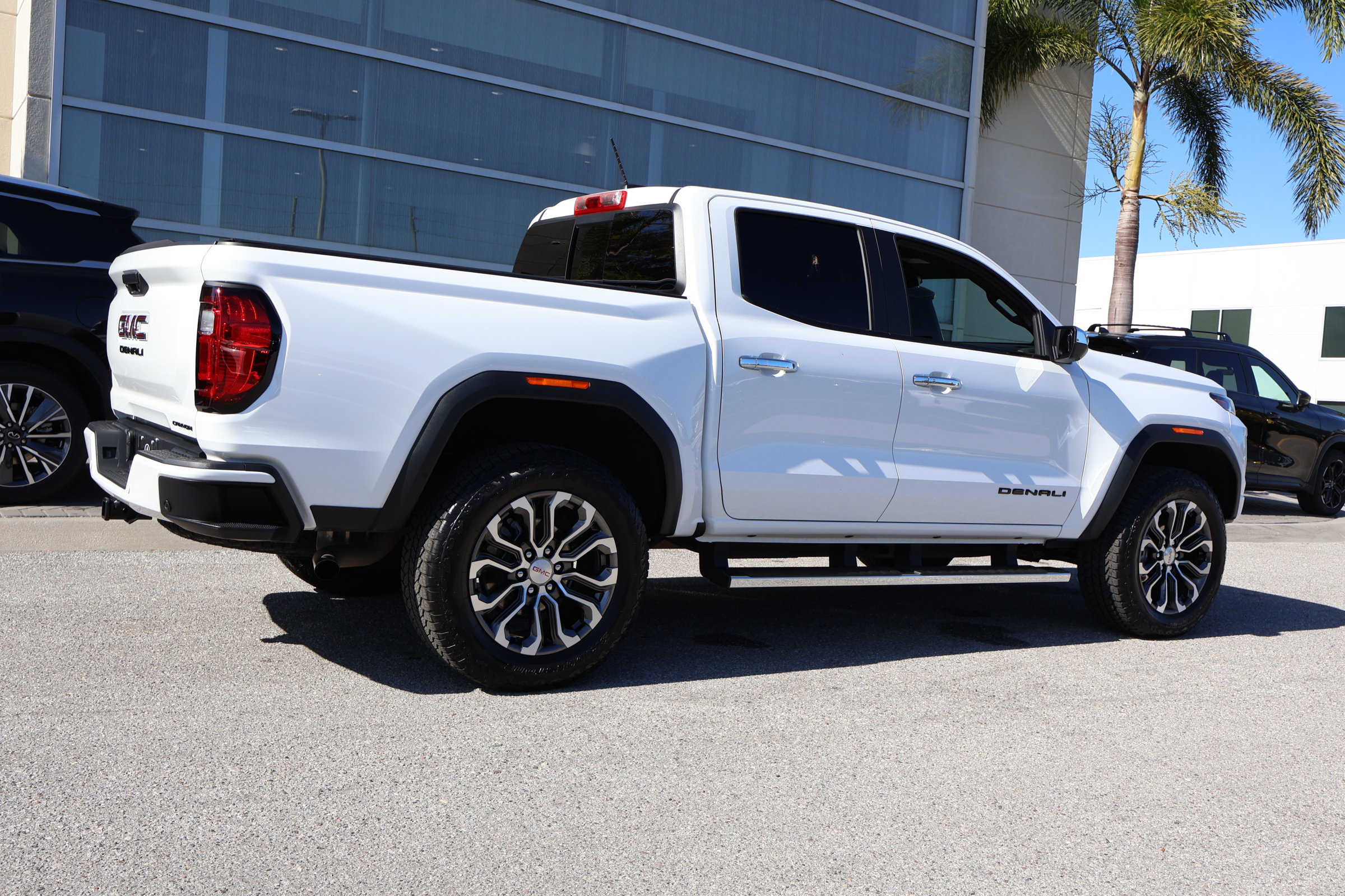 Used 2025 GMC Canyon Denali image 10