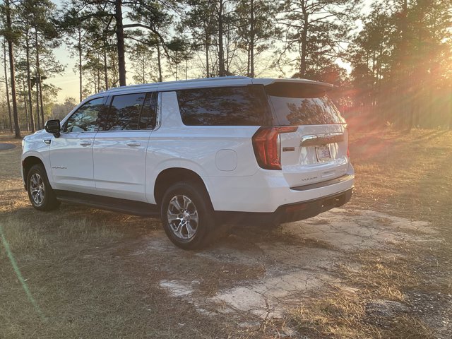 Used 2022 GMC Yukon XL SLE image 3