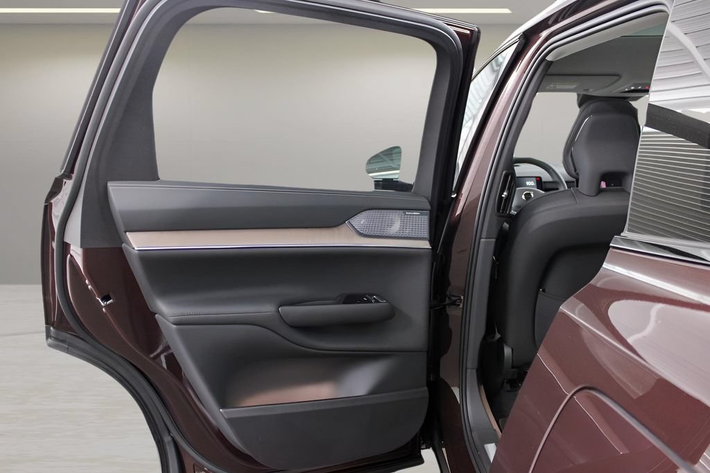 New 2025 Volvo EX90 Ultra AWD/4WD image 18