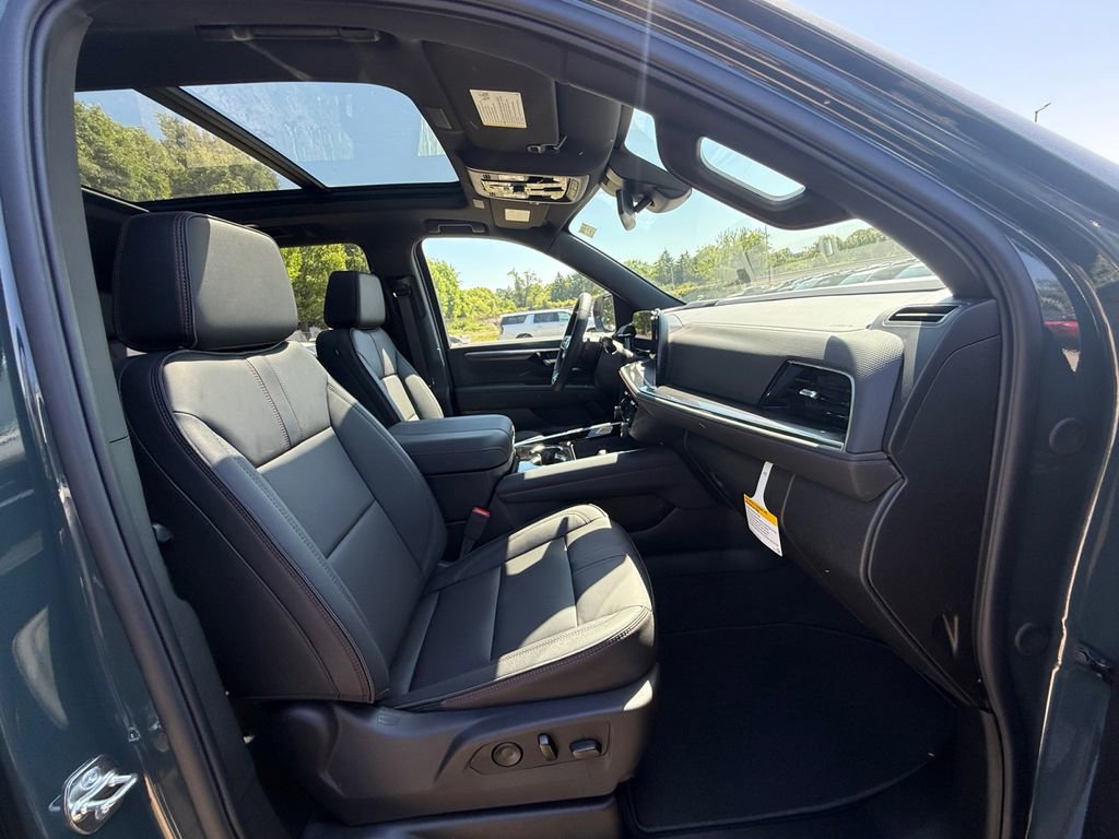 New 2026 Chevrolet Suburban RST w/ RST Capability Package AWD/4WD image 31