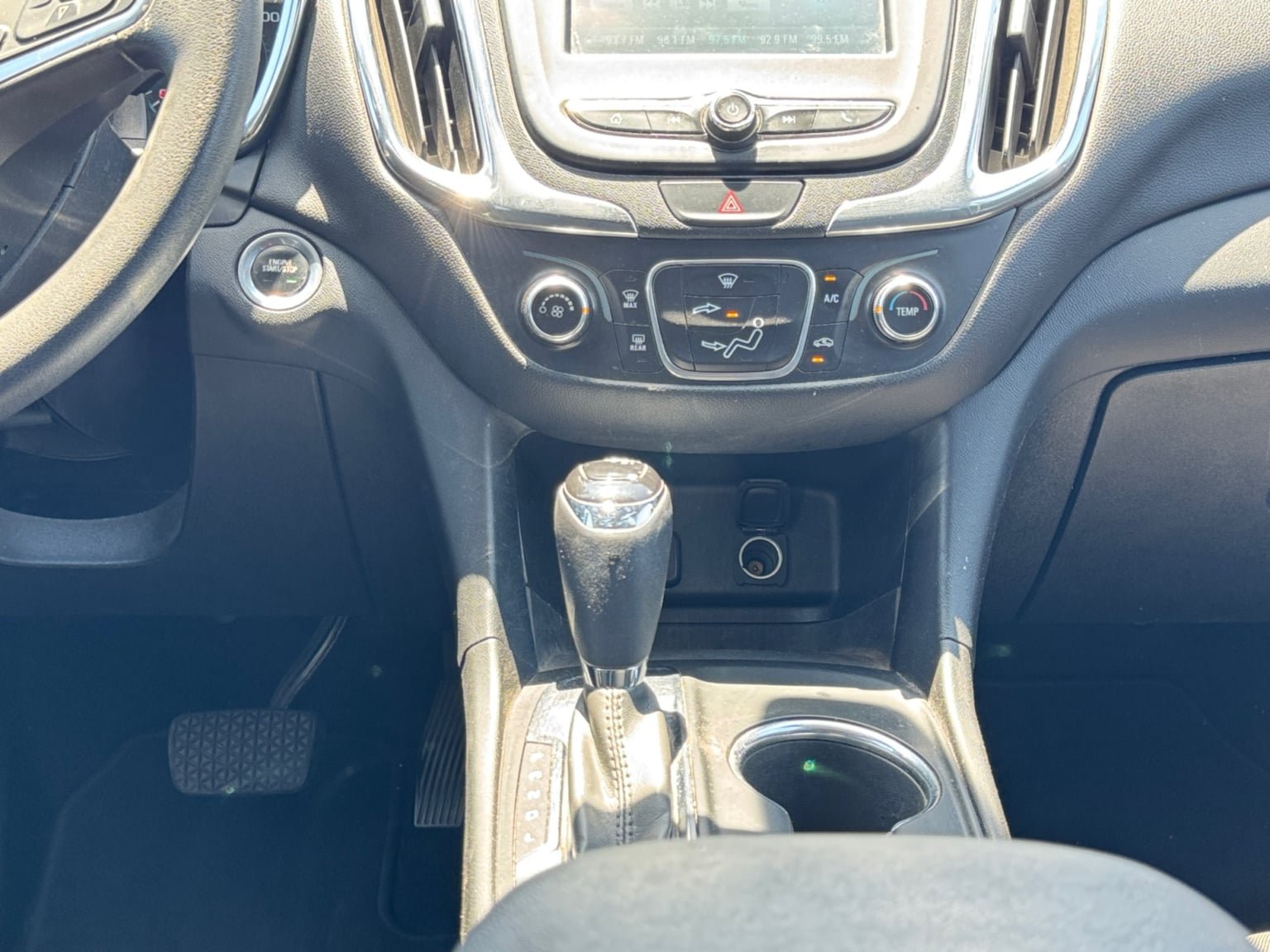 Used 2018 Chevrolet Equinox LT FWD image 15