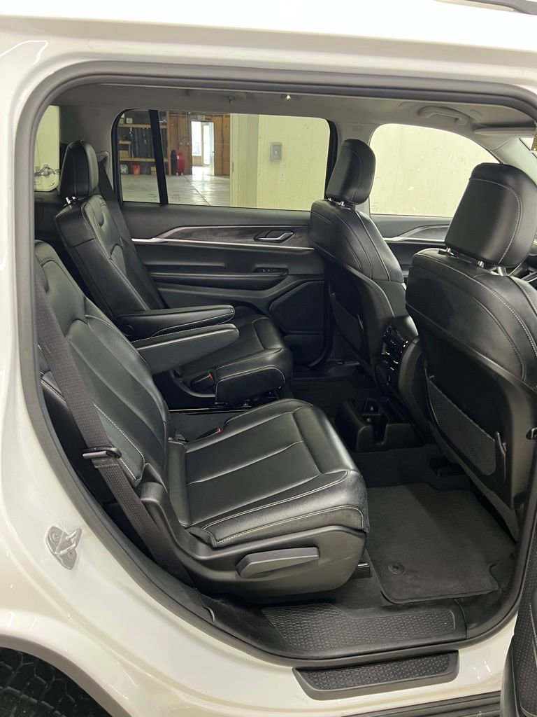 Used 2023 Jeep Grand Cherokee L Limited image 8