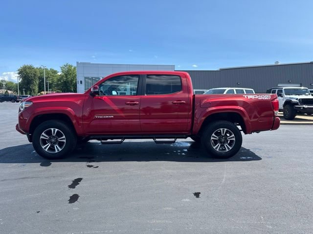Used 2017 Toyota Tacoma TRD Sport w/ Tow Package (A/T) AWD/4WD image 4
