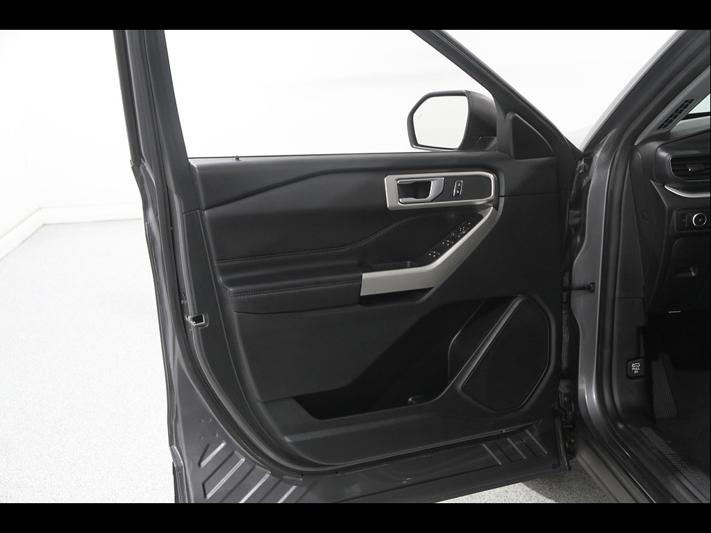 Used 2023 Ford Explorer XLT w/ Equipment Group 202A AWD/4WD image 5
