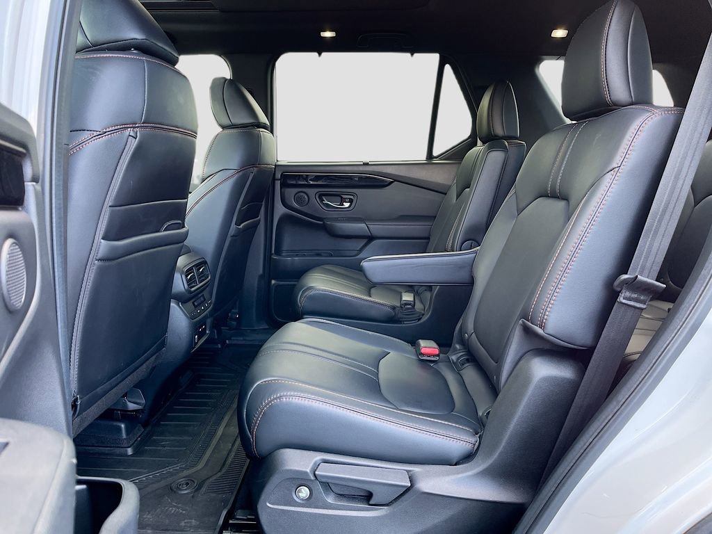 Used 2025 Honda Pilot TrailSport image 23