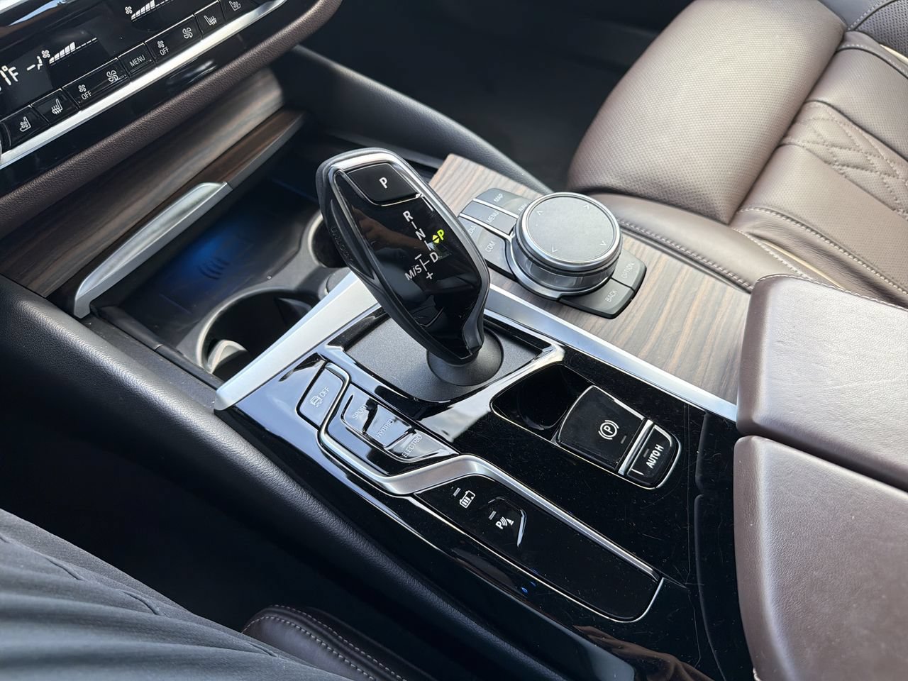 Used 2023 BMW 530e w/ Premium Package RWD image 28