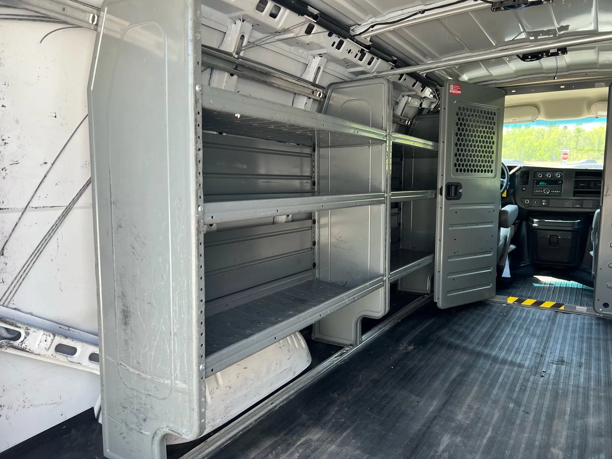 Used 2015 Chevrolet Express 2500 RWD image 24