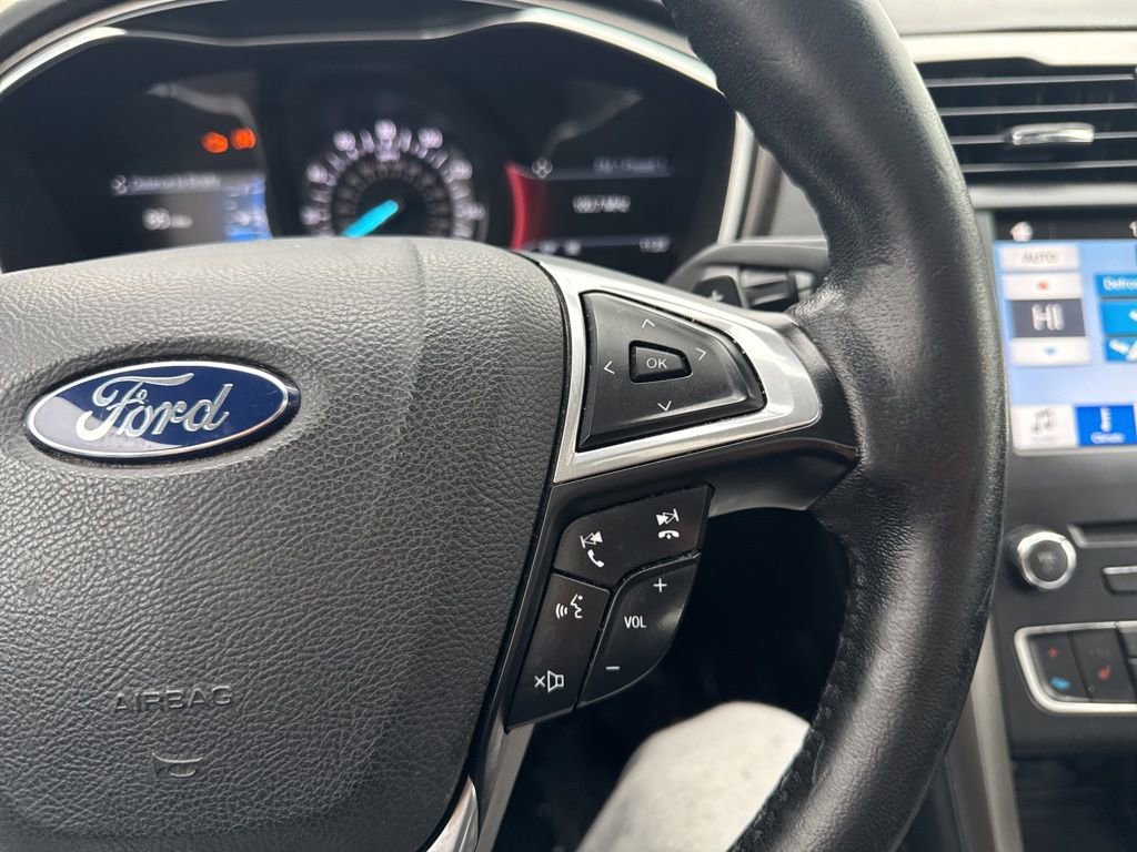 Used 2017 Ford Fusion SE w/ Fusion SE Technology Package FWD image 17