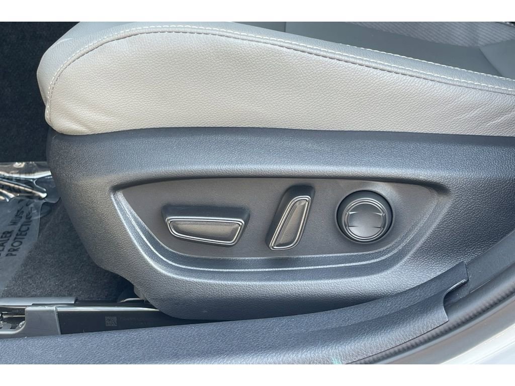 Used 2025 Toyota Camry SE w/ Convenience Package FWD image 14